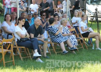 Rodzinne spotkanie chrześcijańskie w Krotoszynie. Park Miejski wypełniły modlitwa, muzyka i świadectwa
