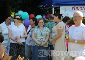 Rodzinne spotkanie chrześcijańskie w Krotoszynie. Park Miejski wypełniły modlitwa, muzyka i świadectwa