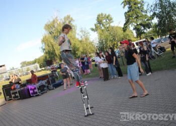 Mocne brzmienia i widowiskowy spektakl na Błoniach. No Longer Music zagrał w Krotoszynie