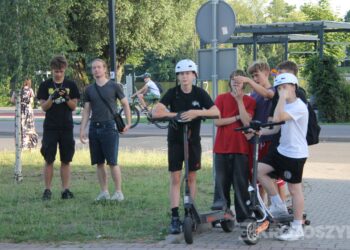 Mocne brzmienia i widowiskowy spektakl na Błoniach. No Longer Music zagrał w Krotoszynie