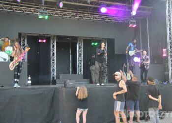 Mocne brzmienia i widowiskowy spektakl na Błoniach. No Longer Music zagrał w Krotoszynie