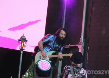 Mocne brzmienia i widowiskowy spektakl na Błoniach. No Longer Music zagrał w Krotoszynie