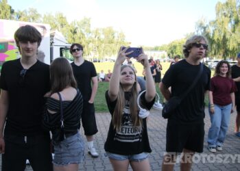 Mocne brzmienia i widowiskowy spektakl na Błoniach. No Longer Music zagrał w Krotoszynie