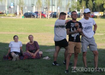 Mocne brzmienia i widowiskowy spektakl na Błoniach. No Longer Music zagrał w Krotoszynie