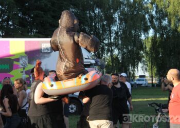 Mocne brzmienia i widowiskowy spektakl na Błoniach. No Longer Music zagrał w Krotoszynie