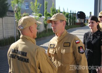 Legendarny strażak zakończył służbę. Asp. sztab. Dariusz Rybka po 38 latach przeszedł na emeryturę