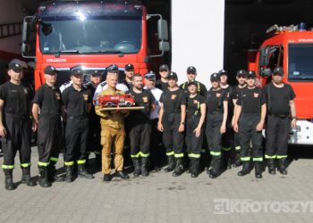 Legendarny strażak zakończył służbę. Asp. sztab. Dariusz Rybka po 38 latach przeszedł na emeryturę