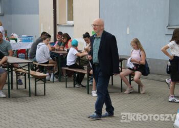 Podróż dookoła świata w „Ósemce”. Festyn szkolny pełen atrakcji