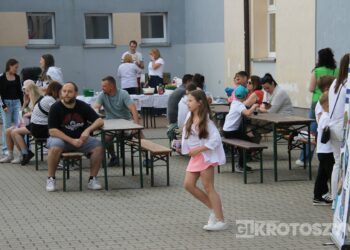 Podróż dookoła świata w „Ósemce”. Festyn szkolny pełen atrakcji