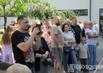 Podróż dookoła świata w „Ósemce”. Festyn szkolny pełen atrakcji