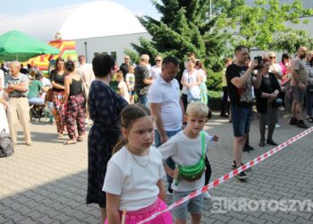 Podróż dookoła świata w „Ósemce”. Festyn szkolny pełen atrakcji