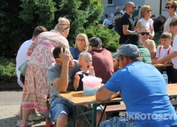 Podróż dookoła świata w „Ósemce”. Festyn szkolny pełen atrakcji