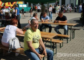 Podróż dookoła świata w „Ósemce”. Festyn szkolny pełen atrakcji