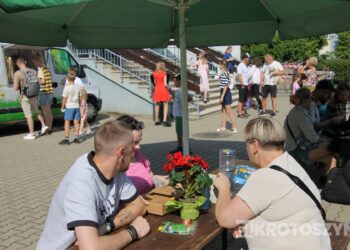 Podróż dookoła świata w „Ósemce”. Festyn szkolny pełen atrakcji
