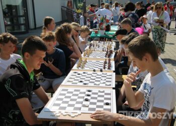 Podróż dookoła świata w „Ósemce”. Festyn szkolny pełen atrakcji