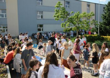 Podróż dookoła świata w „Ósemce”. Festyn szkolny pełen atrakcji