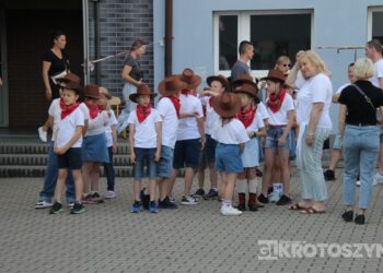 Podróż dookoła świata w „Ósemce”. Festyn szkolny pełen atrakcji