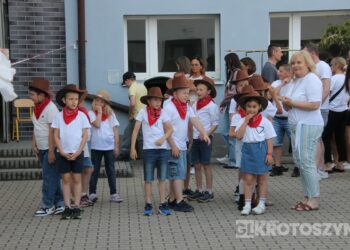 Podróż dookoła świata w „Ósemce”. Festyn szkolny pełen atrakcji