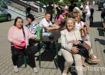 Podróż dookoła świata w „Ósemce”. Festyn szkolny pełen atrakcji