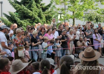 Podróż dookoła świata w „Ósemce”. Festyn szkolny pełen atrakcji