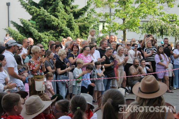 Podróż dookoła świata w „Ósemce”. Festyn szkolny pełen atrakcji Podróż dookoła świata w „Ósemce”. Festyn szkolny pełen atrakcji