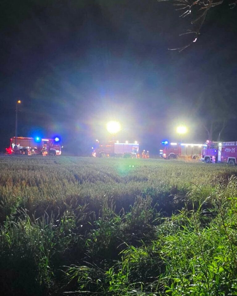 Nocny pożar stodoły w Koźminie Wielkopolskim. Strażacy walczyli z ogniem ponad siedem godzin