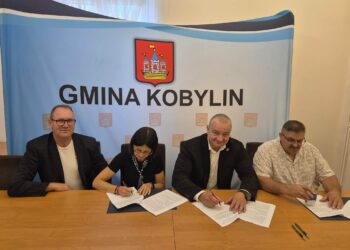 Starkówiec zyska nowe miejsce spotkań. Gmina podpisała umowę na inwestycję Starkówiec zyska nowe miejsce spotkań. Gmina podpisała umowę na inwestycję