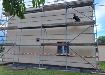 Ściana ożyła kolorami. W Gorzupi powstał mural z historią