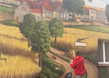 Ściana ożyła kolorami. W Gorzupi powstał mural z historią