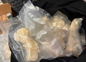 30-latek aresztowany po strzałach z broni pneumatycznej. Policja znalazła ponad 2,4 kg narkotyków