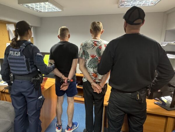 Dwaj bracia zatrzymani. Policjanci znaleźli narkotyki Dwaj bracia zatrzymani. Policjanci znaleźli narkotyki