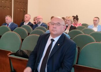 Rada Powiatu Krotoszyńskiego w nowym składzie. To on objął mandat radnego Rada Powiatu Krotoszyńskiego w nowym składzie. To on objął mandat radnego