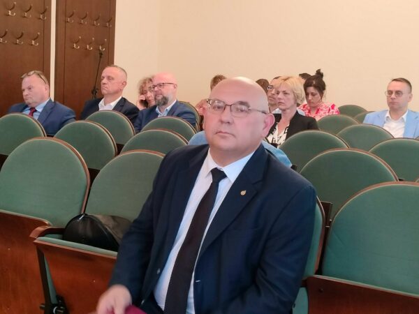Rada Powiatu Krotoszyńskiego w nowym składzie. To on objął mandat radnego Rada Powiatu Krotoszyńskiego w nowym składzie. To on objął mandat radnego