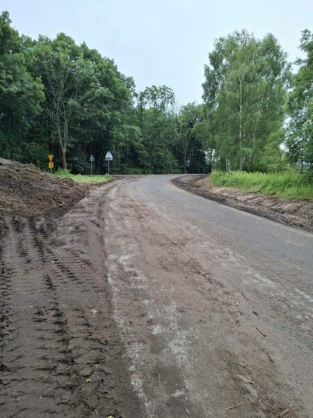 Remont drogi między Grabownicą a Kuźnicą Czeszycką Remont drogi między Grabownicą a Kuźnicą Czeszycką