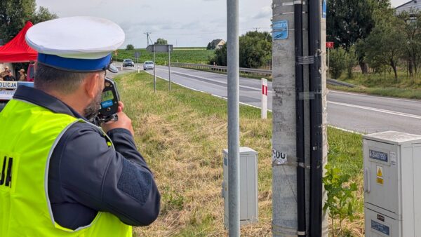 Przekroczyli prędkość i uniknęli kary. Policja odpuściła mandaty. Jest jednak jeden warunek