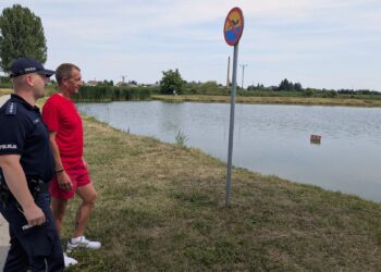 Policjanci i ratownicy ruszyli nad wodę. Sprawdzali, czy wypoczywający nie ryzykują życia