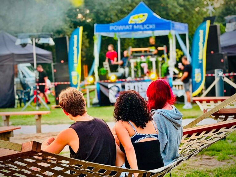 Plaża nad zalewem zamieniła się w taneczny parkiet