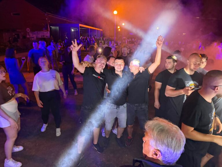 Plaża nad zalewem zamieniła się w taneczny parkiet