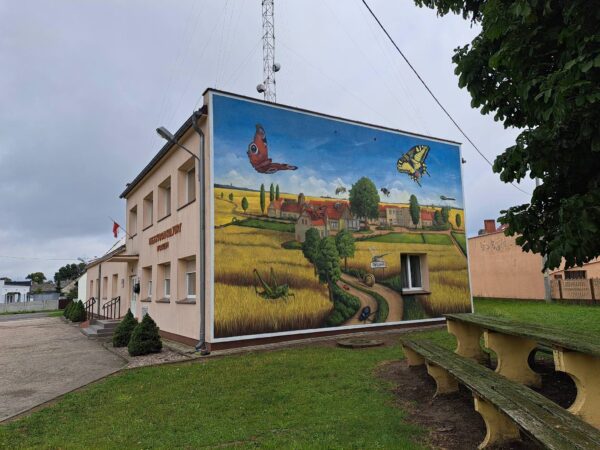 Ściana ożyła kolorami. W Gorzupi powstał mural z historią