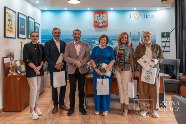 Dyrektorzy szkół odebrali akty powierzenia Dyrektorzy szkół odebrali akty powierzenia