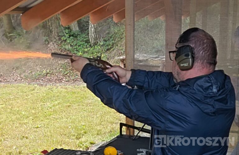 Huk czarnego prochu znów rozbrzmiał w Krotoszynie. Poznaliśmy najlepszych strzelców VIII Turnieju Strzeleckiego z Broni Czarnoprochowej