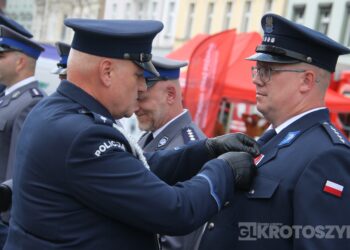 Święto Policji w Krotoszynie. Awanse, medale i wyróżnienia dla funkcjonariuszy Święto Policji w Krotoszynie. Awanse, medale i wyróżnienia dla funkcjonariuszy
