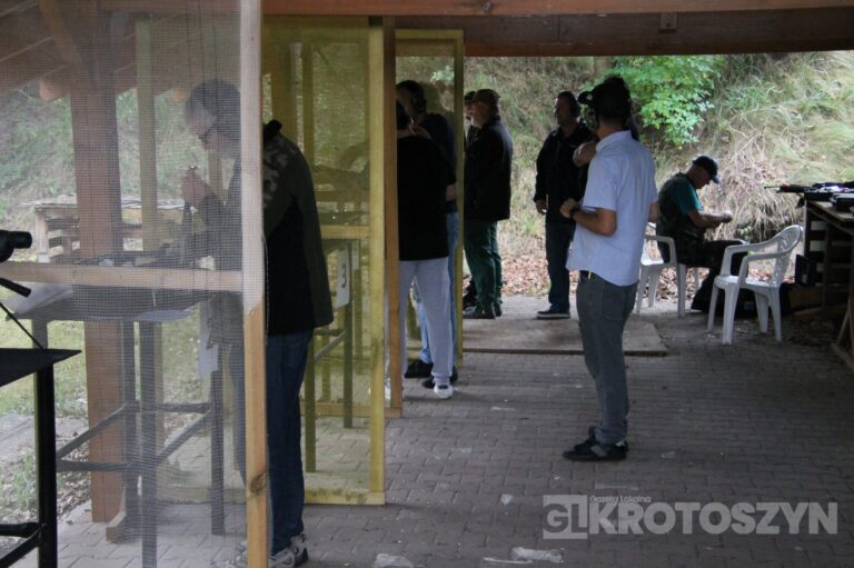 Huk czarnego prochu znów rozbrzmiał w Krotoszynie. Poznaliśmy najlepszych strzelców VIII Turnieju Strzeleckiego z Broni Czarnoprochowej