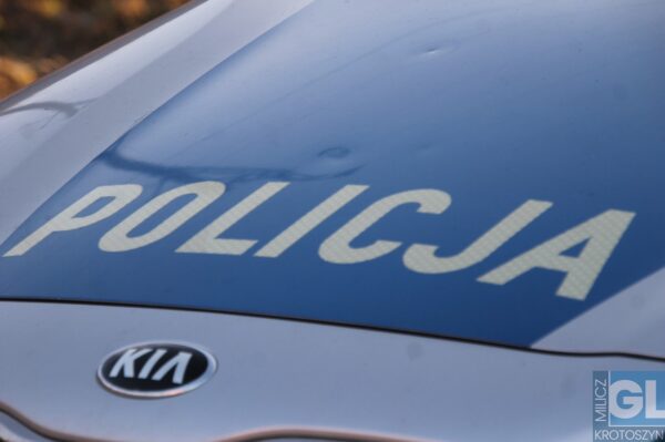 Pościg za nastolatkami na hulajnogach w Krotoszynie. Policjant został ranny