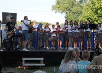 Smakowali, bawili się i pomagali. Parafialny festyn w Krotoszynie przyciągnął mieszkańców