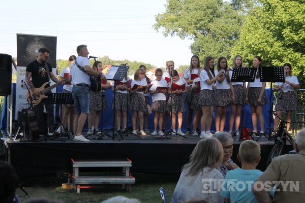 Smakowali, bawili się i pomagali. Parafialny festyn w Krotoszynie przyciągnął mieszkańców