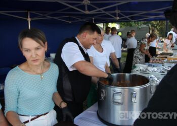 Smakowali, bawili się i pomagali. Parafialny festyn w Krotoszynie przyciągnął mieszkańców