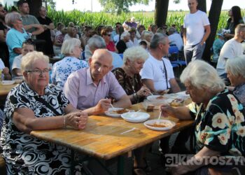 Smakowali, bawili się i pomagali. Parafialny festyn w Krotoszynie przyciągnął mieszkańców