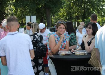 Smakowali, bawili się i pomagali. Parafialny festyn w Krotoszynie przyciągnął mieszkańców