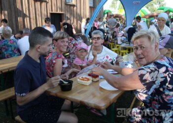 Smakowali, bawili się i pomagali. Parafialny festyn w Krotoszynie przyciągnął mieszkańców